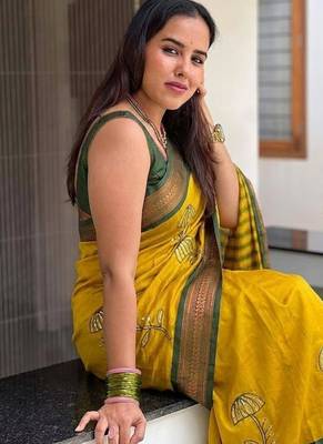 Gold blended cotton embroidered zari work saree with blouse 5