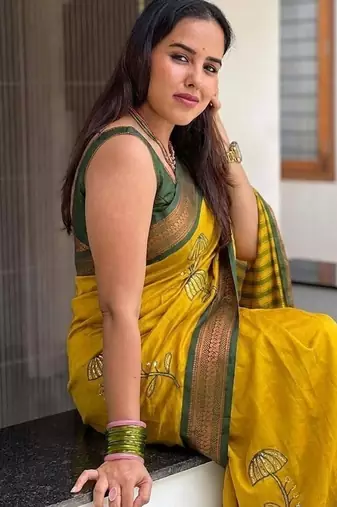 Gold blended cotton embroidered zari work saree with blouse