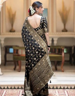 Black gold silk blend woven zari work saree with blouse 3