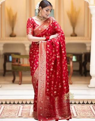 Red silk blend woven zari work saree with blouse 3