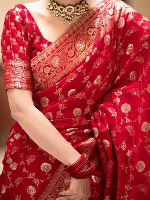 Red silk blend woven zari work saree with blouse 5