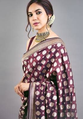Magenta jacquard woven zari work saree with blouse 2