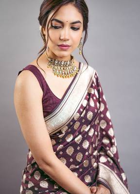 Magenta jacquard woven zari work saree with blouse 3
