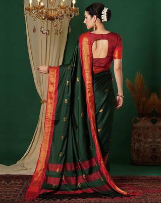 Green blended cotton woven zari work saree with blouse 3