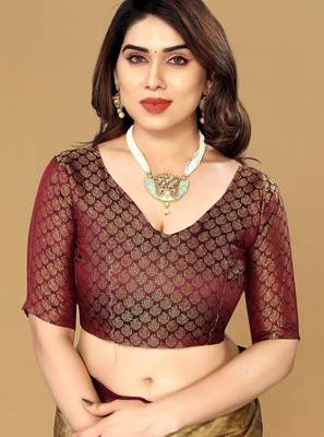 Beige jacquard woven zari work saree with blouse 4