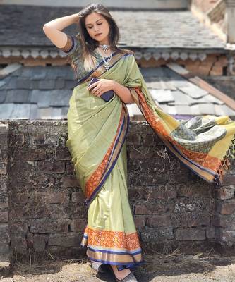 Green blended cotton woven zari work saree with blouse 4