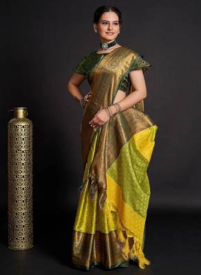 Green blended cotton woven zari work saree with blouse 3