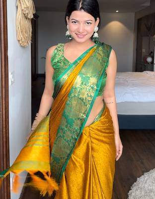 Gold blended cotton woven zari work saree with blouse 2