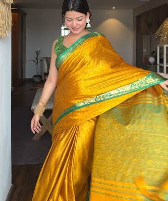 Gold blended cotton woven zari work saree with blouse 5