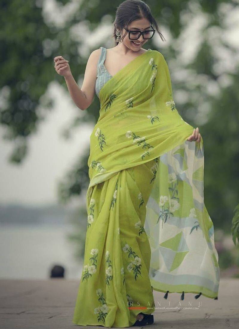 Dark green linen printed zari work saree with blouse