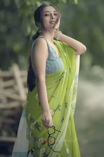 Dark green linen printed zari work saree with blouse