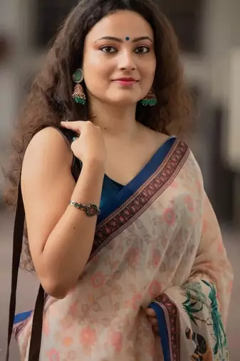 Pink linen printed zari work saree with blouse