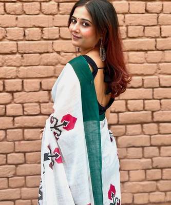 White linen printed zari work saree with blouse 4