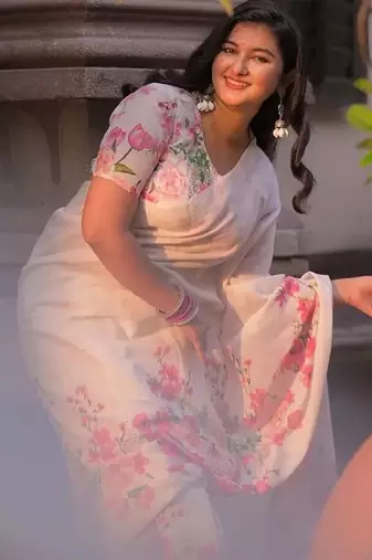 White linen printed zari work saree with blouse