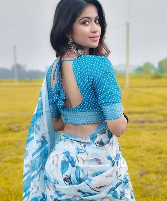 Light blue linen printed zari work saree with blouse 4