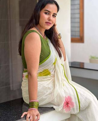 Multicolor linen printed zari work saree with blouse 4