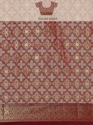 Beige pure cotton printed zari work saree with blouse 5
