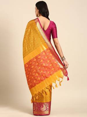 Gold blended cotton woven zari work saree with blouse 4