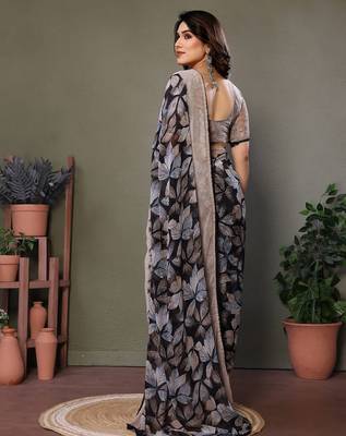 Grey georgette printed zari work saree with blouse 5