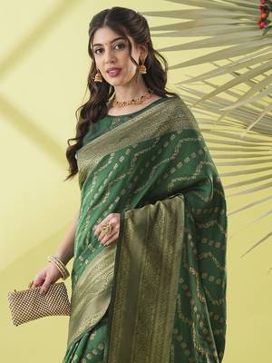 Green pure silk woven zari work saree with blouse 2