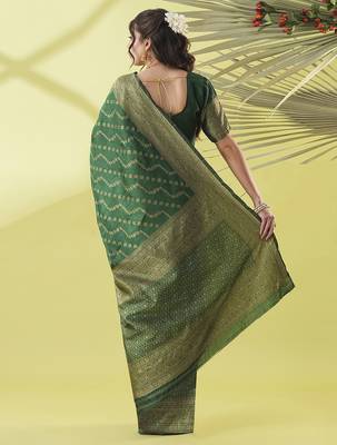 Green pure silk woven zari work saree with blouse 4