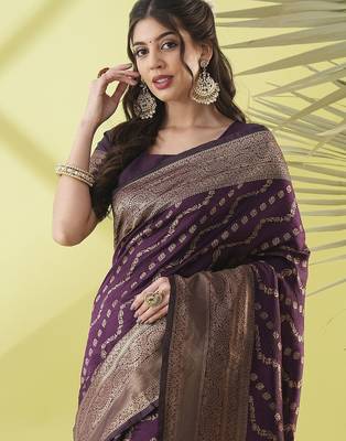 Magenta pure silk woven zari work saree with blouse 2