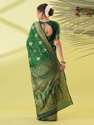 Green pure silk woven zari work saree with blouse 4
