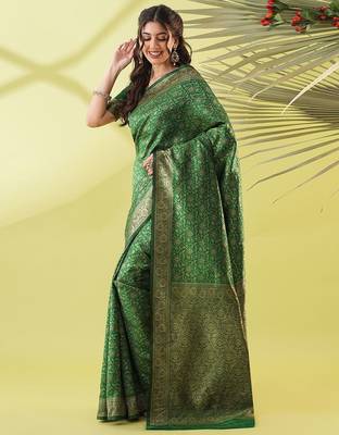 Green pure silk woven zari work saree with blouse 3