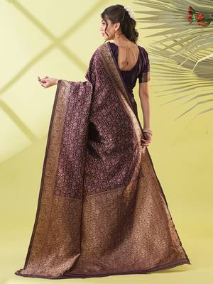 Magenta pure silk woven zari work saree with blouse 4