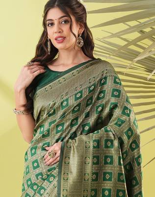 Green pure silk woven zari work saree with blouse 2