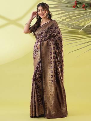 Magenta pure silk woven zari work saree with blouse 3