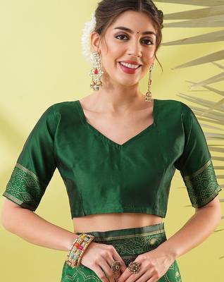 Green pure silk woven zari work saree with blouse 5