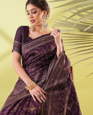 Magenta pure silk woven zari work saree with blouse 2