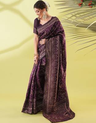 Magenta pure silk woven zari work saree with blouse 4