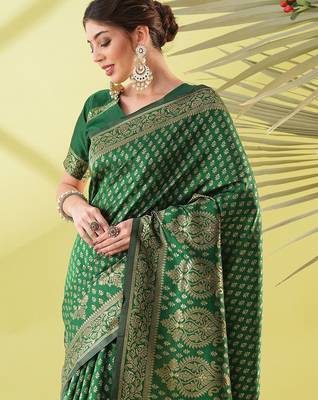 Green pure silk woven zari work saree with blouse 2