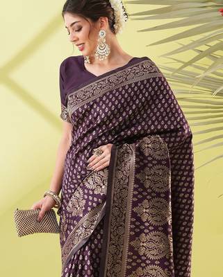 Magenta pure silk woven zari work saree with blouse 3