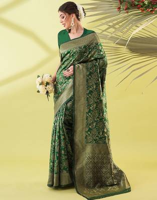 Green pure silk woven zari work saree with blouse 3
