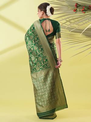 Green pure silk woven zari work saree with blouse 4