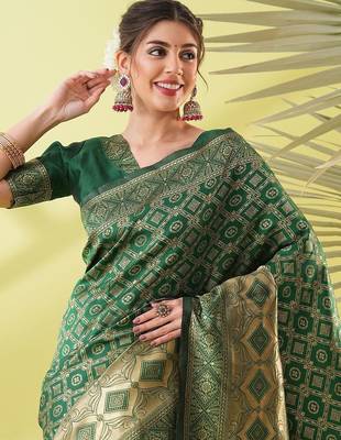 Green pure silk woven zari work saree with blouse 2