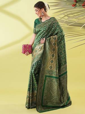 Green pure silk woven zari work saree with blouse 3