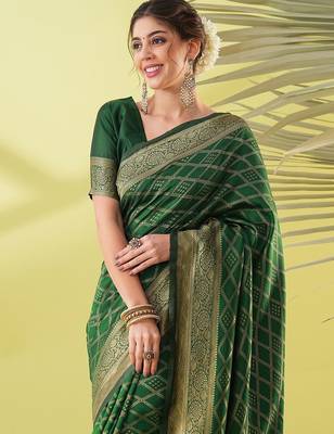Green pure silk woven zari work saree with blouse 2