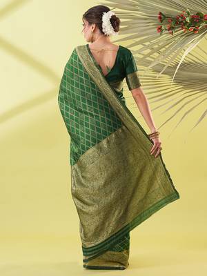 Green pure silk woven zari work saree with blouse 4