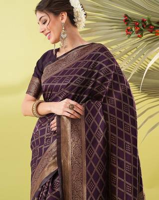 Magenta pure silk woven zari work saree with blouse 2