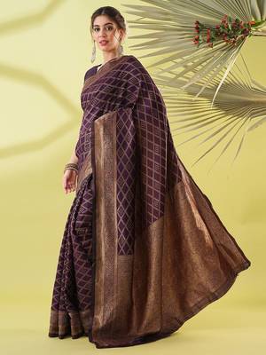 Magenta pure silk woven zari work saree with blouse 3