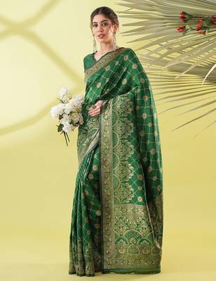 Green pure silk woven zari work saree with blouse 3