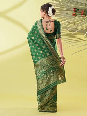 Green pure silk woven zari work saree with blouse 4