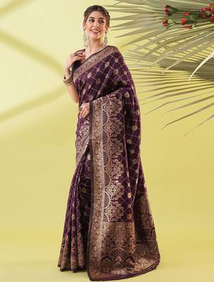 Magenta pure silk woven zari work saree with blouse 2