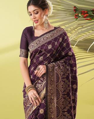 Magenta pure silk woven zari work saree with blouse 3