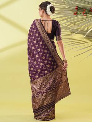 Magenta pure silk woven zari work saree with blouse 4