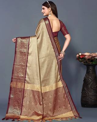 Beige jacquard woven zari work saree with blouse 4
